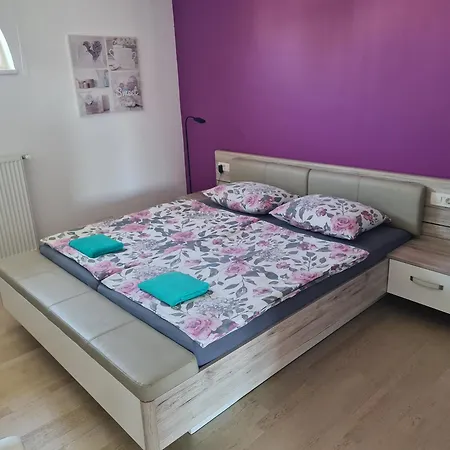 Apartma Greg's Great Location